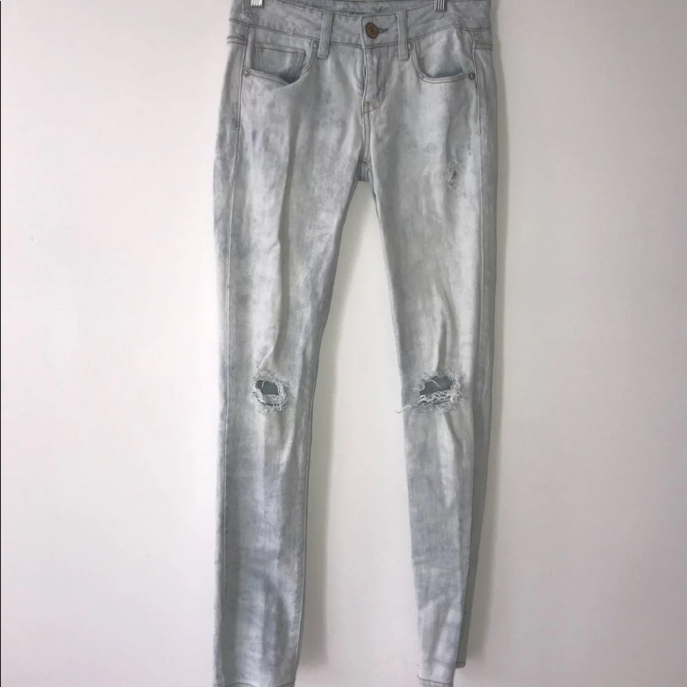 Light Wash Ripped Jeans